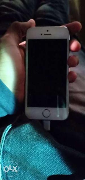 Iphone 5s with Only chrger Bst cndition With all