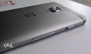One plus 3t 6gb Ram 6 months old wid all accessories
