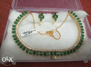 Pure emerald necklace