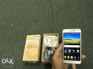 Samsung Galaxy S5 4G LTE Excellent with complete box.
