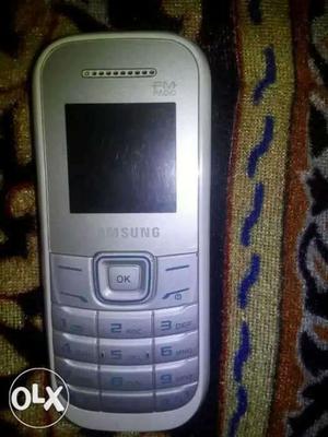Samsung guru with fm set it n good condition
