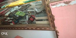 3 counter and 1 mobail repairing tebel urgent