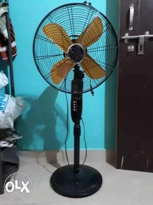 5 month old sec stand fan good running condition