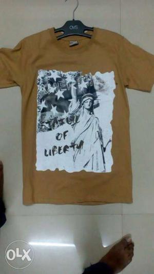 Brown And White Statue Of Liberty Graphic Crew-neck Shirt