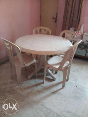 Cello dinning table with 4 chair