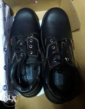 ACME safety shoes..not yet used..new 1.. size is 10