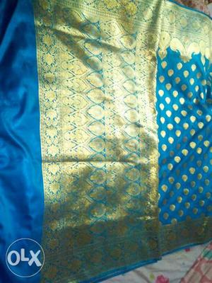 Blue And Gold-colored Scarf