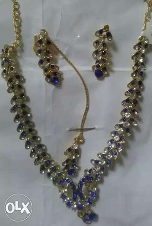 Blue with white colour necklace