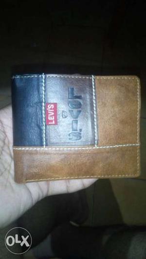 Fresh new Levis wallet for men.