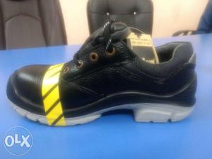 Hillson NUCLEUS SAFETY SHOES only size 6