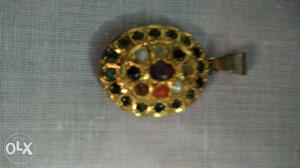I am selling my navratan pendant