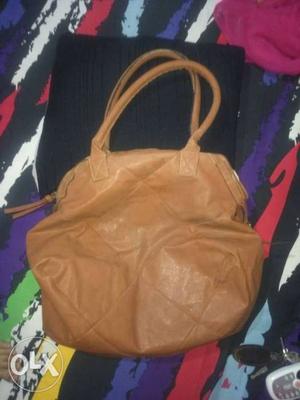 Ladies handbag in a good condition.. we stay in