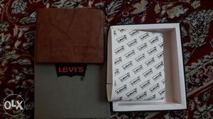 Levi's men leather wallet. original leather
