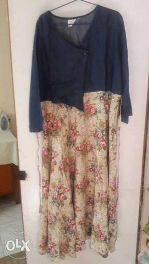 Maternity gown of size L denim with floral design