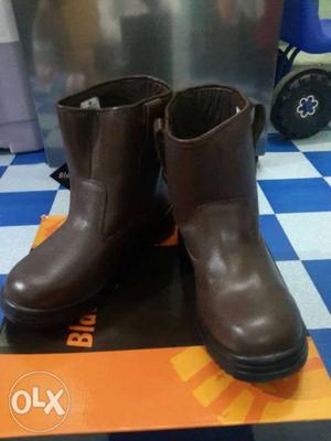 Safety shoes brand new size 42/ 8no