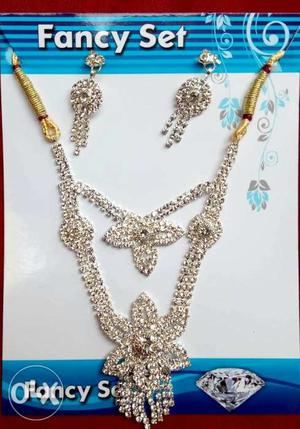 Silvar-colored White stones Chain Necklace