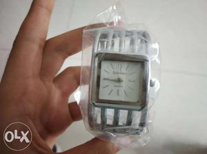 Watch is working condition only one time use