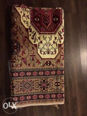 Beautiful carpet bought in Dubai Size 85 x 170