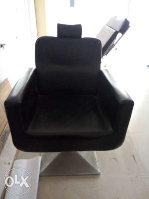 Hydraulic saloon chair