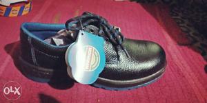 Liberty warrior safety shoes new size 8