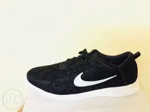 New Black And White sports Nike Shoes