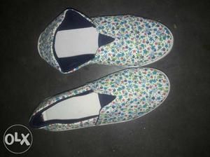 New Pair Of Multicolored Floral Slip-on Shoes size-7