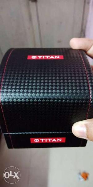 New Taitan watch gold and silver colour it is new