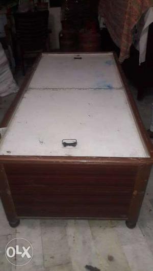 Single Dewan with two box in good condition for