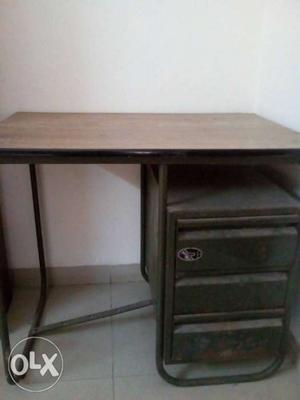 Table with 3 drawers