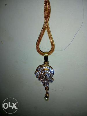Women locket with chain