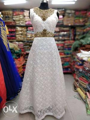 Women's White Floral Long-sleeved Wedding Dress