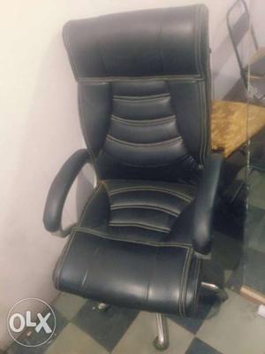 Boss Cahir Superb Comfort Long Seating Chair