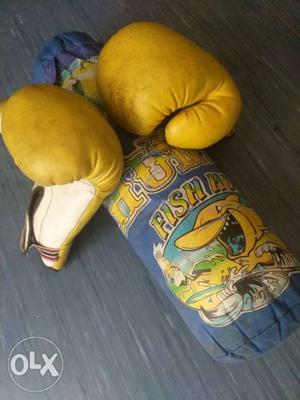 Boxing gloves