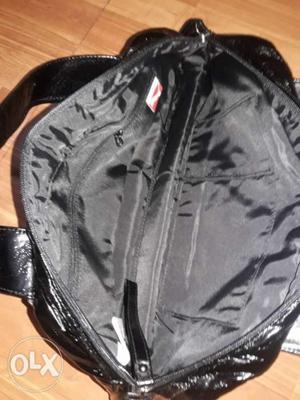 Brand new puma hand bag size medium leather