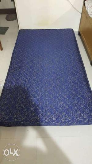 Extremely comfortable mattress 6 feet long, 6