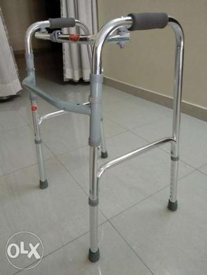 New walker for leg and knee support - Foldable and Height