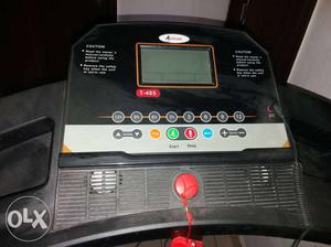 T 485, TREADMILL, gently used in home, almost
