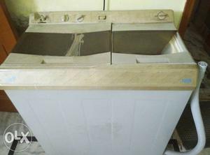 White And Brown washing machine working condition 7 year