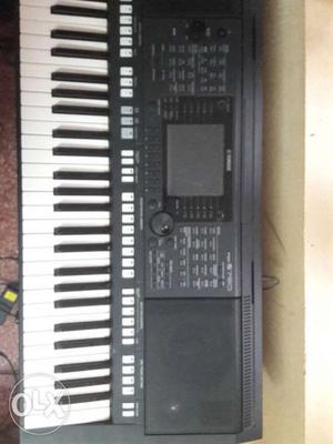 Yamaha PSR S750 for sale perfect condition