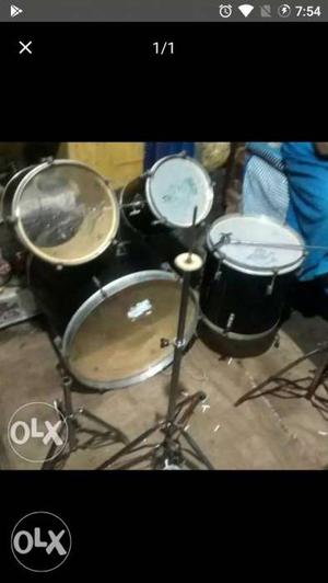 Black drum kit a good conditions Whit out kick