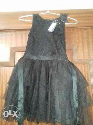 Black new frock sige age 5-6