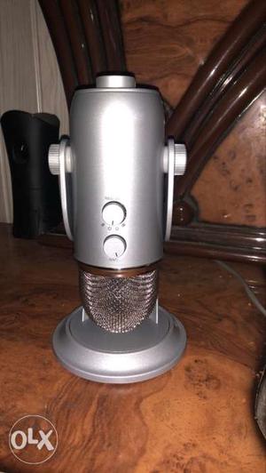Brand new blue yeti mic for sale for just rupess