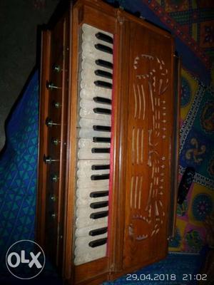 Brown And White Wooden harmonium