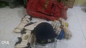Cricket kit! urgent buyers DM me! 2 thigh pads, 2