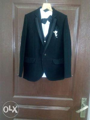 Fresh not used black suit for thekidz of age 8 to 10