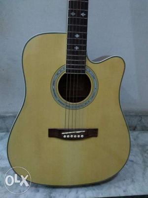 Hertz guitar in excellent condition.. 1 yr old