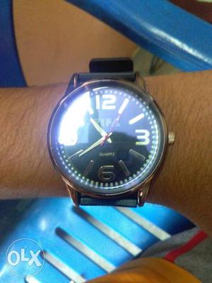 It new watch and it is black new battery
