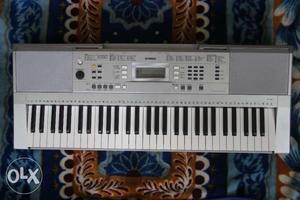 New Unused Yamaha YPT-340 Portable Keyboard With "Bag"