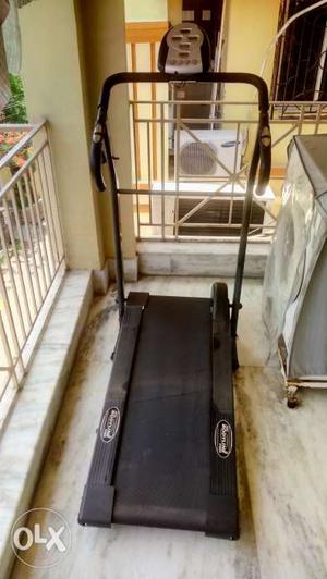 Non motorized treadmill with electrical display,
