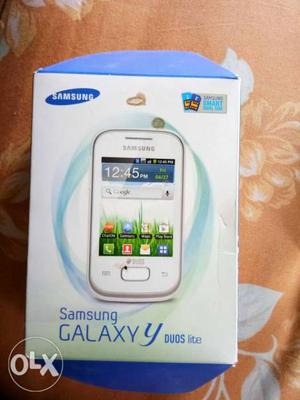Samsung Galaxy y duos lite. Comes with charger